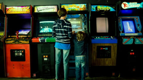 Consola Retro Arcade Genérico mostrando selección de 12.000 juegos