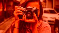 Cámara profesional última generación 2024, ideal para fotografía de alta calidad.