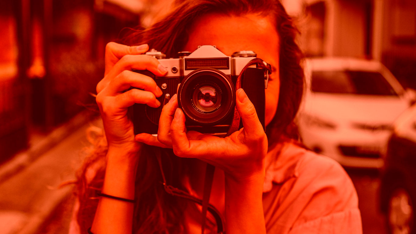 Cámara profesional última generación 2024, ideal para fotografía de alta calidad.