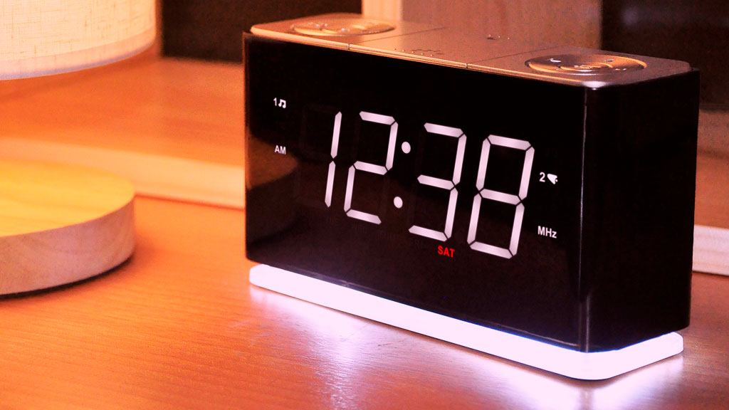 iTOMA CKS207 con funciones de carga inalámbrica y Bluetooth